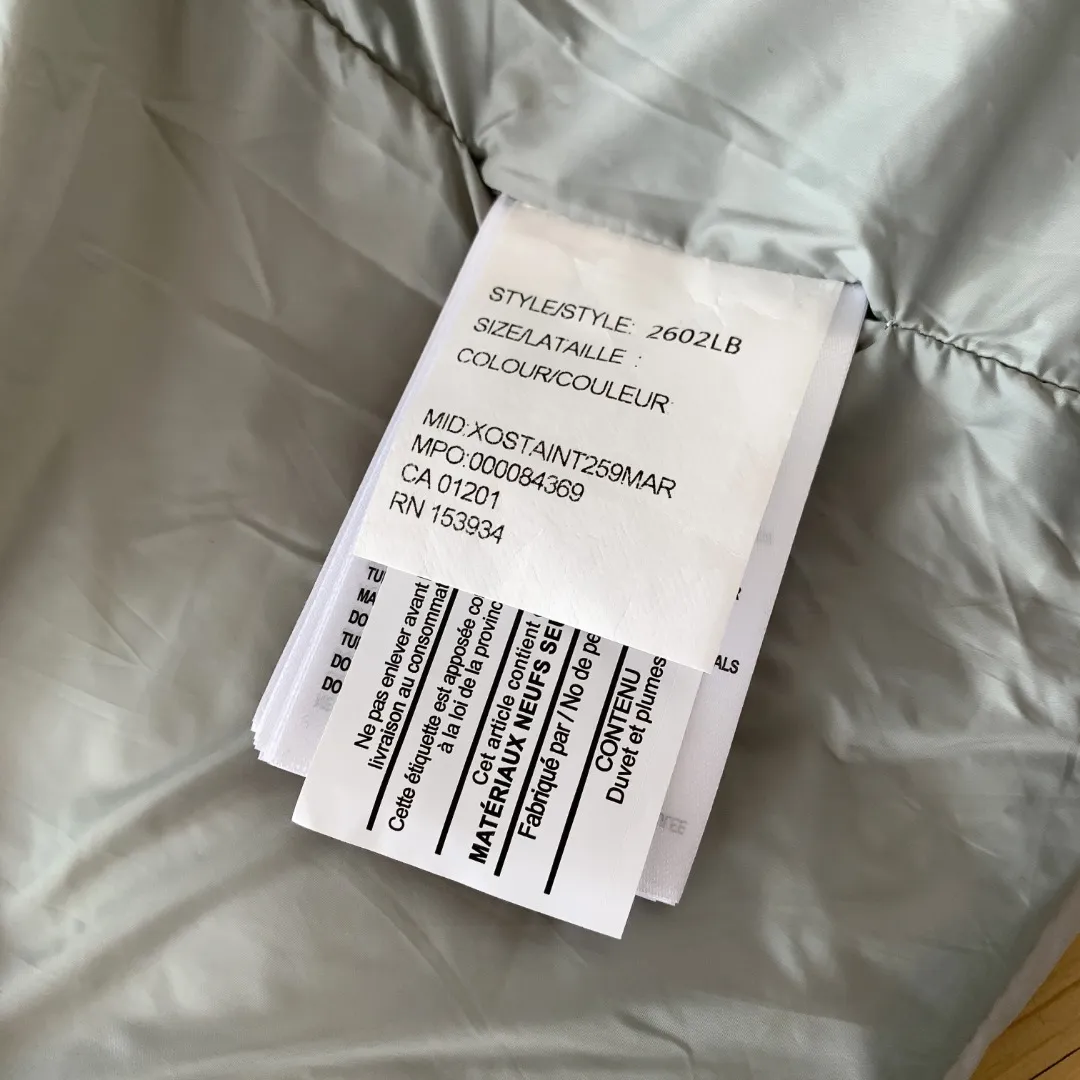 [Moonlight Lime] Style number: Y 109 𝘾𝘼𝙉𝘼𝘿𝘼 𝙂𝙊𝙊𝙎𝙀/Canada Goose 2602LB 1 Capsule Series Macaron Parka Size: XS S M L XL Down: National standard 80% white duck down, light weight and strong warmth retention. Fabric: Made of soft Endura Luxe fabric and CORDURA imported from Du Pont Company of the United States, which enhances the durability of easy-to-wear parts, is lightweight and durable; the inner liner is made of T anti-velvet gallbladder, which is comfortable, soft and non-velveting.